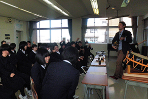 富山市立大泉中学校にて「三味線」授業