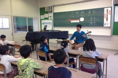 富山市立柳町小学校の全学年にて「三味線授業」開催